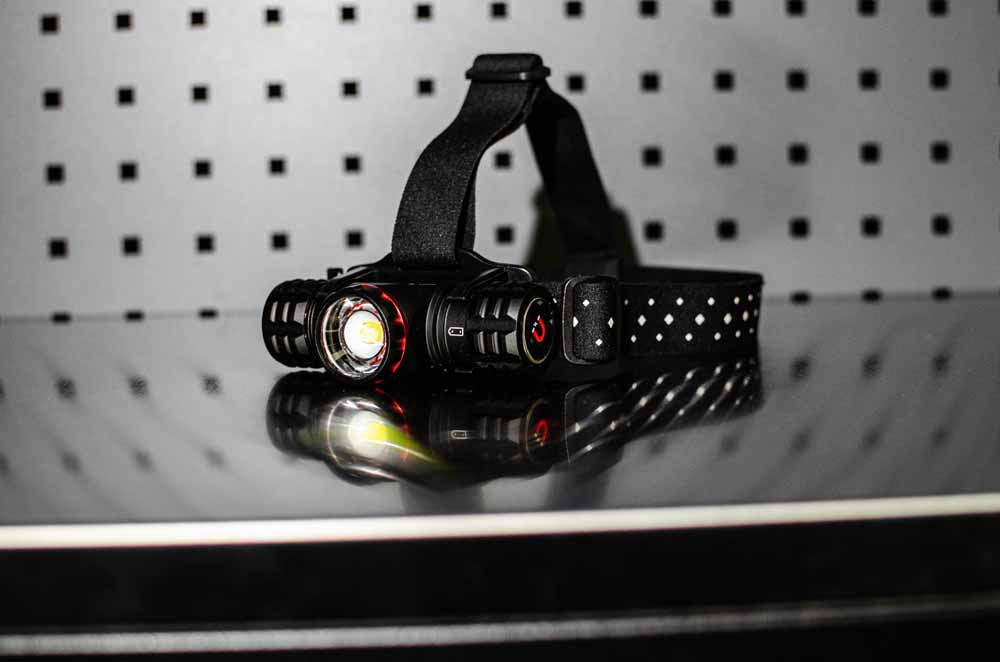 Coast Extreme Performance 2075 Lumen Rechargeable Head Torch - Image 2
