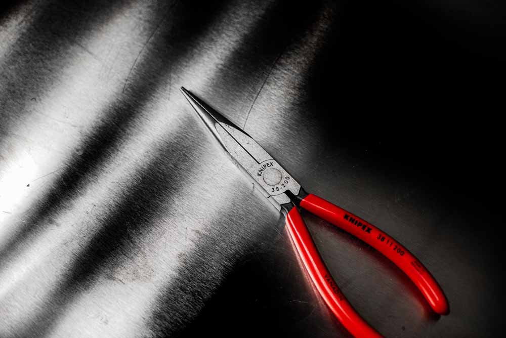 Mechanics Pliers Black Atramentized Plastic Coated 200mm - Image 3