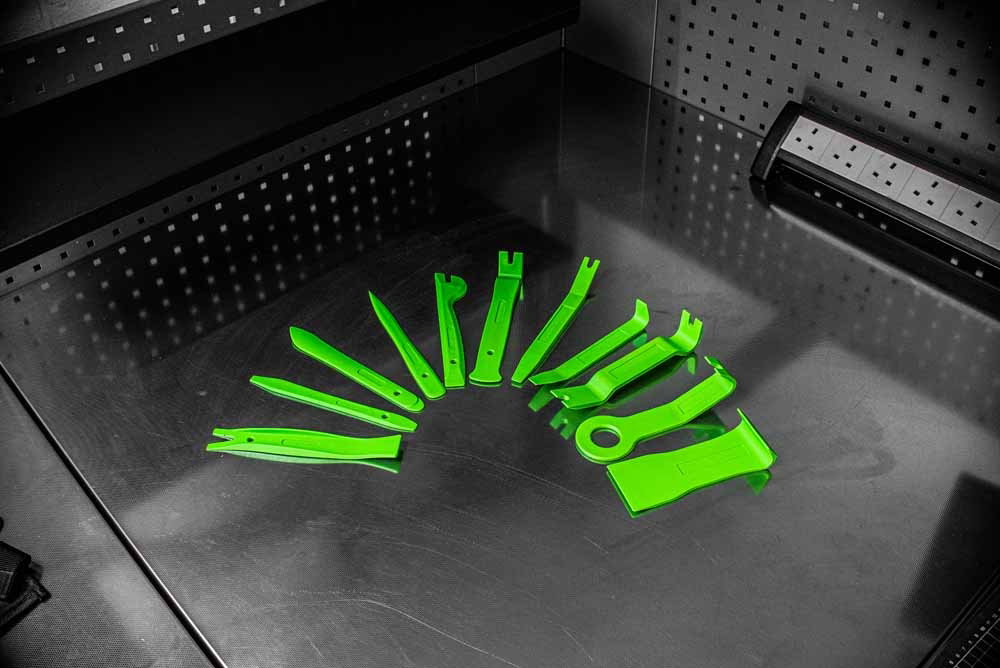 11 Pc Trim Removal Tool Set High Vis Green - Image 4