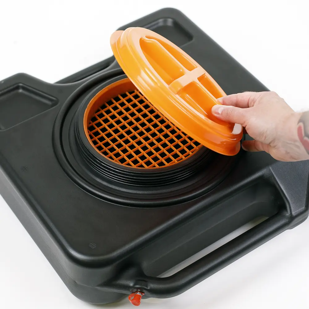 Oil/Fluid Drain & Recycling Container with Wheels 15L [DRP44] - Image 5