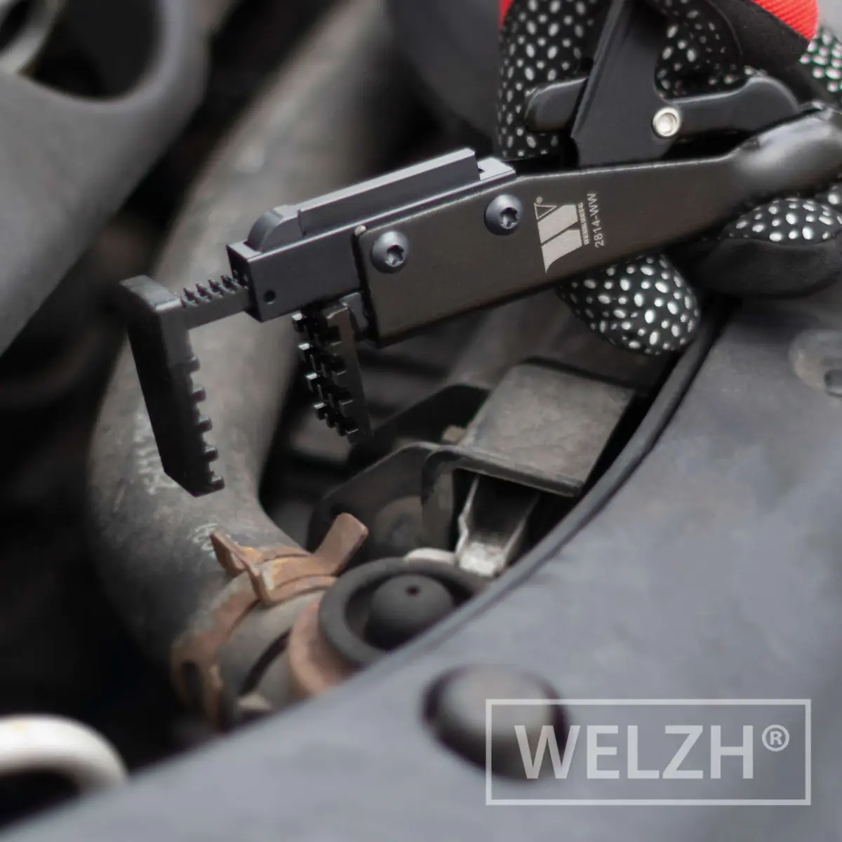 Lock Grip Hose Clamp Plier 90-Degree - Image 3