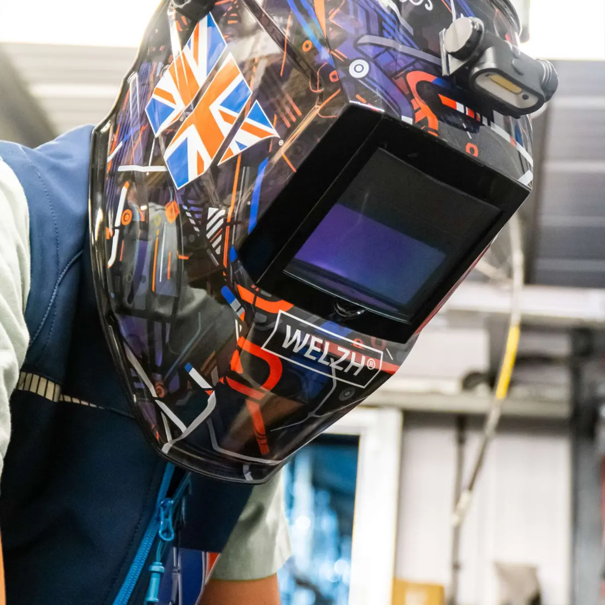 Auto Darkening Welding Helmet; With Built In LED Top Light - Image 4